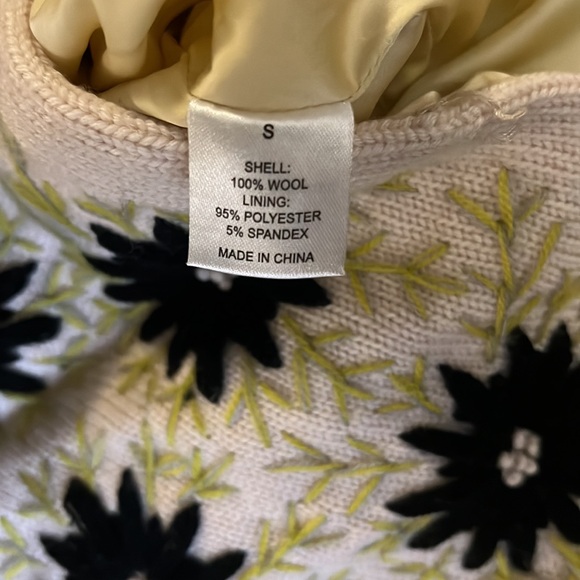 Frances Valentine 100% wool Floral Patterned Women's Sweater cardigan size Small - Picture 8 of 8
